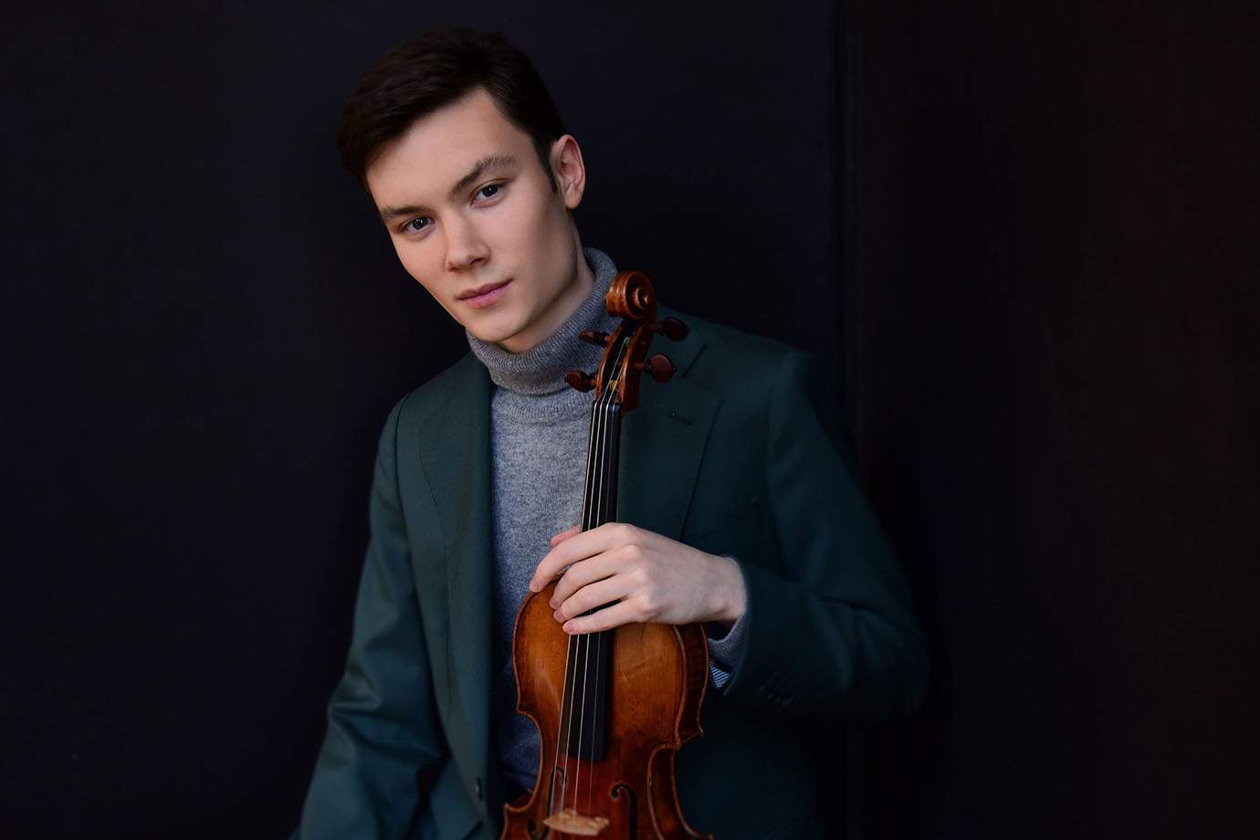 Oliver_Neubauer_1380x920_-_Shervin_Lainez
